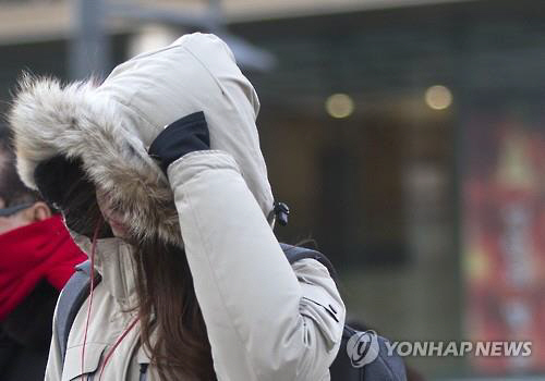 전국에 강력한 한파가 몰아친 가운데 등 한랭질환자가 계속 늘고 있어 주의가 요구된다./ 연합뉴스