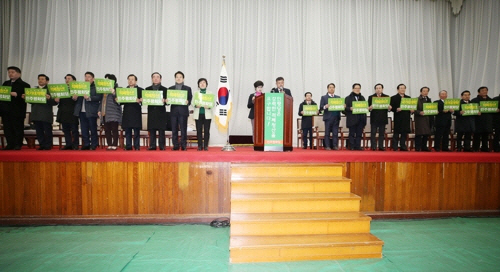 국민의당 개혁신당창당추진위원회가 25일 전남 목포에서 민주평화당 창당 결의대회를 열었다. /연합뉴스