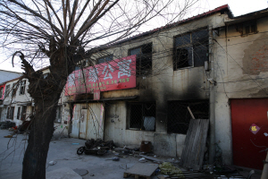 지난해 11월 베이징시 외곽의 임대 아파트에서 불이 나 주민 19명이 숨진 사고가 발생하자, 시 당국은 긴급 화재대책을 명목으로 저소득층 거주지에 전면적인 퇴거 명령을 내렸다./EPA=연합뉴스