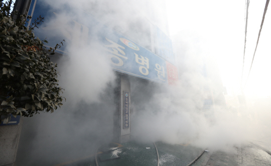 26일 오전 7시 30분께 경남 밀양시 가곡동 세종병원에서 화재가 발생했다./연합뉴스