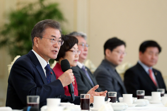 김진권 태안군의원은 “내가 문재인 대통령이라고 쓴 것도 아닌데 그렇게 보신 분들이 잘못된 것 아니냐. 누구라고 거명을 하지도 않았는데 무슨 문제냐”라고 해명했다./서울경제DB