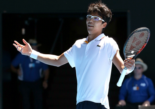 MELBOURNE, AUSTRALIA. JAN. 24, 2018 : Hyeon Chung reacts during Australian Open Tennis Mens Singles Quarter Final in Melbourne, Australia on January 24, 2018. Hyeon Chung defeated Tennys Sandgren 6-4 7-6 6-3.  Photographer: Wayne Ludbey / PENTA PRESS      <저작권자(c) 연합뉴스, 무단 전재-재배포 금지>