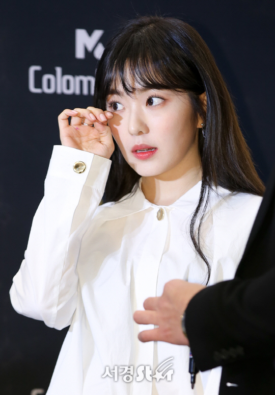 레드벨벳 아이린, '눈에 뭐가 들어갔어'