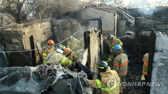 이천 화재, 야적장 불 인근 주택으로 번져…10대 남매 사망
