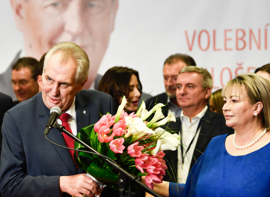 epa06479039 Czech President Milos Zeman (L) and his wife Ivana Zemanova (R) receive a buoquet of flowers as they celebrate his victory in the presidential election run-off in Prague, Czech Republic, 27 January 2018. Current Czech President Milos Zeman defeated former chairman of the Czech Science Academy on 27 January to become the Czech Republic‘s second president directly elected by citizens. Drahos received 48.47 percent of votes compared to Zeman’s 51.52 percent, the statistics office in P
