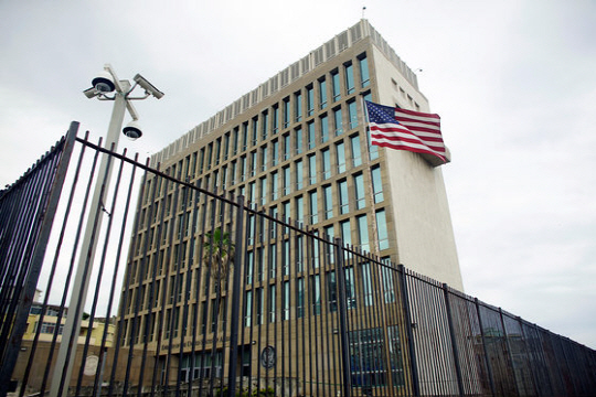 미국인 20명, 쿠바 여행 후 외교관들과 유사한 괴증상 호소