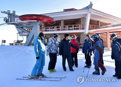 23∼25일 방북해 마식령 스키장 둘러본 남측 선발대/ 연합뉴스