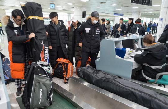 간신히 뜬 마식령행 전세기..美, 대북제재 예외로 인정