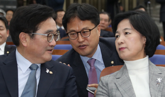 민주당, 개헌안 '촛불혁명' 명기…토지 공개념·경제민주화 강화