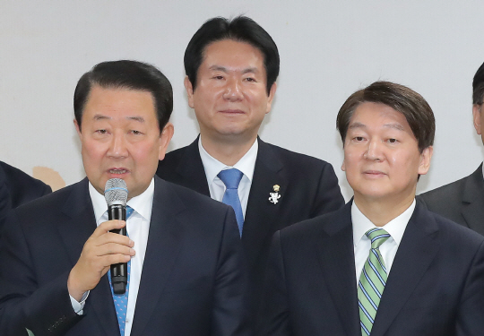 박주선 의원은 “저는 국민의당에 계속 남아 국민과의 약속을 실천하겠다고 다짐한다”고 밝혔다.