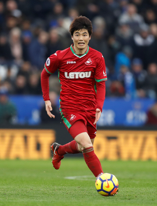 Soccer Football - Premier League - Leicester City vs Swansea City - King Power Stadium, Leicester, Britain - February 3, 2018   Swansea City‘s Ki Sung Yueng in action   Action Images via Reuters/Carl Recine    EDITORIAL USE ONLY. No use with unauthorized audio, video, data, fixture lists, club/league logos or “live” services. Online in-match use limited to 75 images, no video emulation. No use in betting, games or single club/league/player publications.  Please contact your account representa