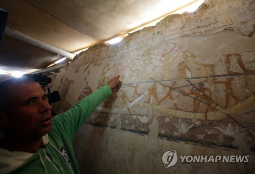 이집트서 4천년전 ‘여사제 무덤’ 발굴…“벽화 보존 상태 좋아”