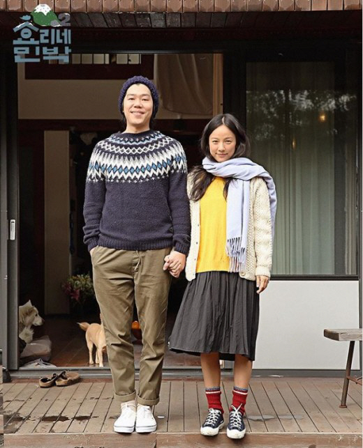 ‘효리네민박2’ 이효리♥이상순, 오픈기념 커플샷 공개…“놀러오세요”