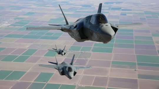 미 공군이 이르면 오는 2020년부터 전투기를 이용한 핵타격 임무를 F-35A ‘라이트닝 2’ 스텔스기로 수행할 방침이다. /서울경제 DB