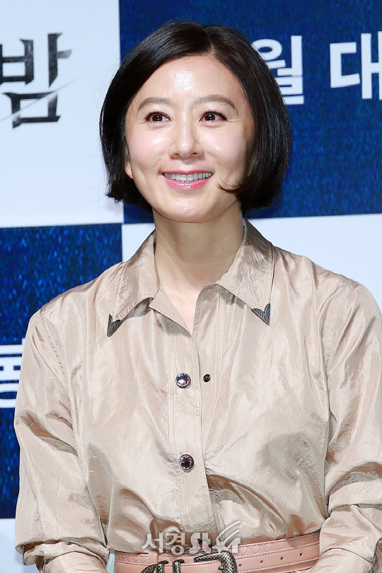 배우 김희애가 6일 오후 서울 강남구 압구정 CGV에서 열린 영화 ‘사라진 밤’ 제작보고회에 참석했다.