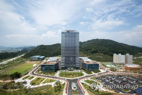 한국도로공사가 퇴직자들이 설립한 회사들에 일감을 몰아줬다는 이유로 공정거래위원회로부터 과징금을 받고 불복해 소송했지만 대법원은 과징금이 정당하다고 판결했다./연합뉴스