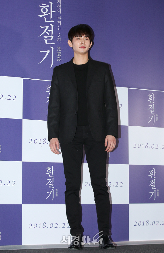 배우 지윤호가 6일 오후 서울 용산구 CGV 용산 아이파크몰에서 열린 영화 ‘환절기(감독 이동은)’ 언론시사회에 참석해 포토타임을 갖고 있다.