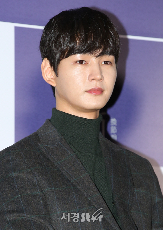 배우 이원근이 6일 오후 서울 용산구 CGV 용산 아이파크몰에서 열린 영화 ‘환절기(감독 이동은)’ 언론시사회에 참석하고 있다.
