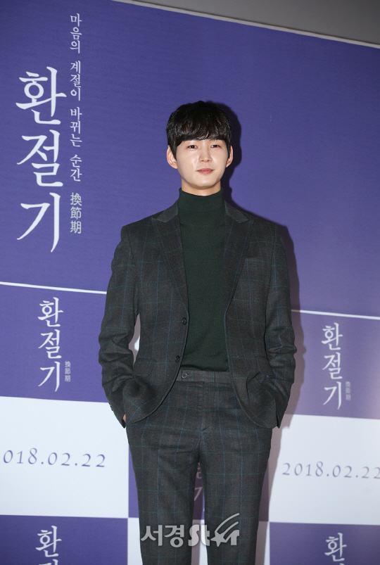 배우 이원근이 6일 오후 서울 용산구 CGV 용산 아이파크몰에서 열린 영화 ‘환절기(감독 이동은)’ 언론시사회에 참석해 포토타임을 갖고 있다.
