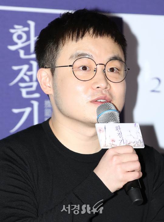 이동은 감독이 6일 오후 서울 용산구 CGV 용산 아이파크몰에서 열린 영화 ‘환절기(감독 이동은)’ 언론시사회에 참석해 인사말을 전하고 있다.
