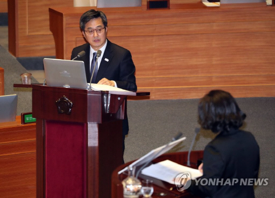 김동연 “가상화폐 양도세 부과 검토…거래소 법인세 과세 가능”