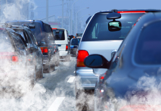 자동차 배기가스는 주요 오염원이다