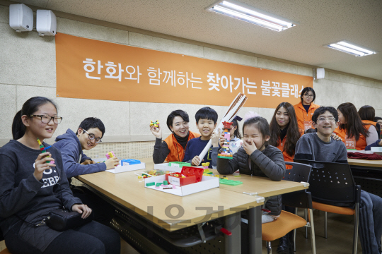 한화그룹, 서울국립맹학교서 마지막 '찾아가는 불꽃클래스'