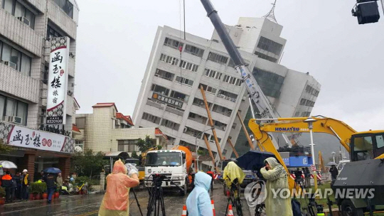 외교부 “대만 지진으로 한국인 14명 구출·대피…부상자 없어”