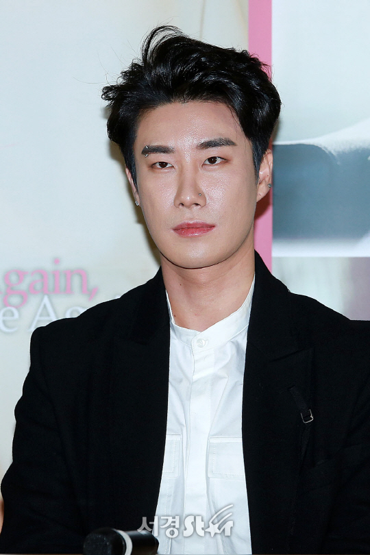 배우 산이가 8일 오후 서울 송파구 롯데시네마 월드타워점에서 열린 영화 ‘라라’ 언론시사회에 참석했다.