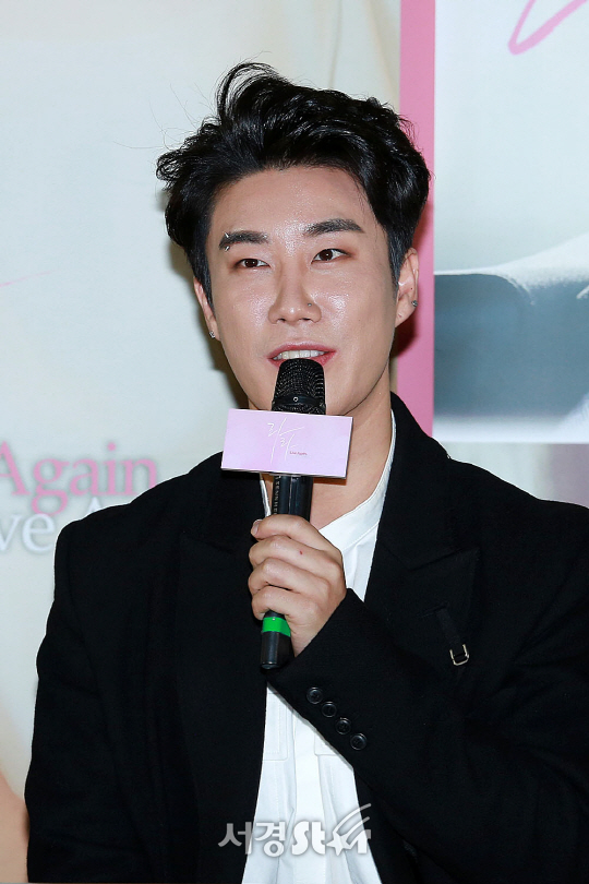 배우 산이가 8일 오후 서울 송파구 롯데시네마 월드타워점에서 열린 영화 ‘라라’ 언론시사회에 참석했다.