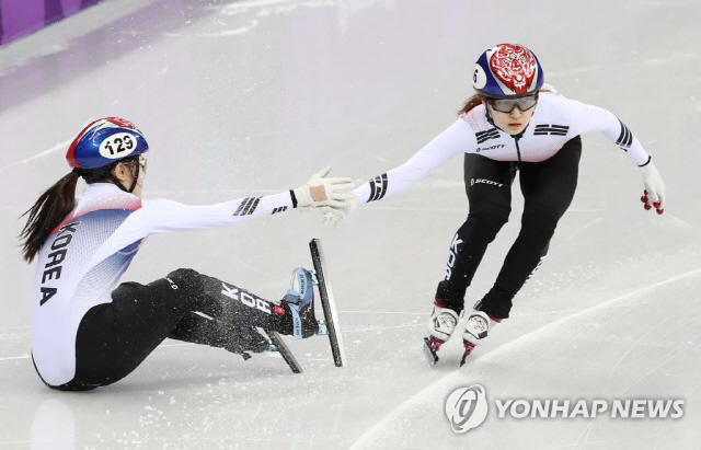 한국 여자 쇼트트랙, 3000m 계주 결승 진출…‘넘어져도 1등!’