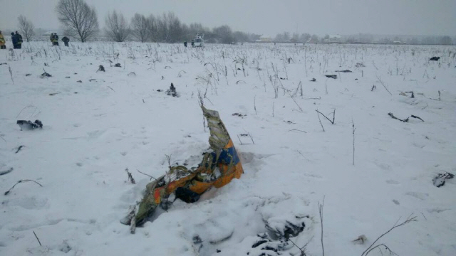 추락한 사라토브 항공사의 안토노프(An)-148 여객기 일부로 추정되는 잔해 /모스크바=로이터연합뉴스