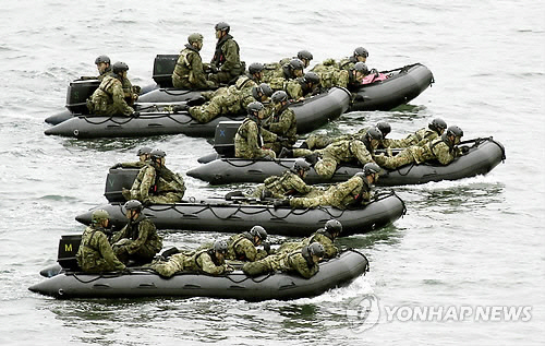 지난 2014년 진행된 일본 육상자위대의 낙도 탈환 훈련 /연합뉴스