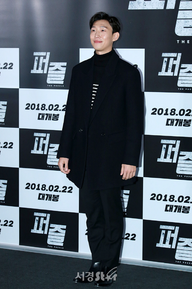 배우 강기영이 12일 오후 서울 용산구 CGV 용산아이파크몰에서 열린 영화 ‘퍼즐’ 언론시사회에 참석해 포토타임을 갖고 있다.