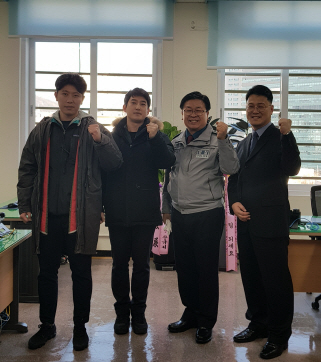 12일 용산경찰서에서 전화금융사기전담팀 개소식이 진행된 가운데 강주진, 이시철 전화금융사기전담팀 수사관, 김성국 팀장, 최성환 서장/허세민기자  왼쪽에서부터