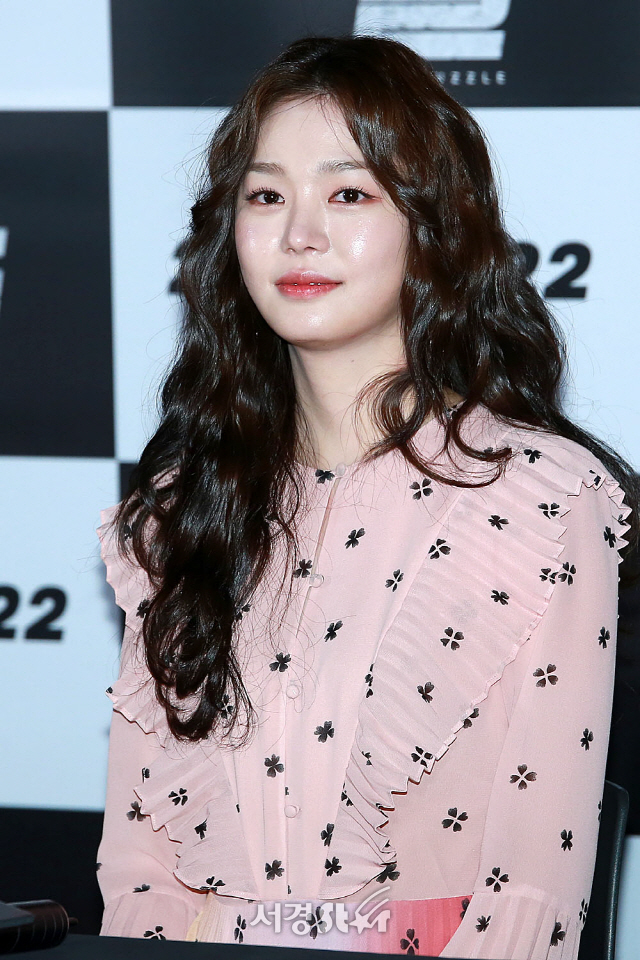 배우 이세미가 12일 오후 서울 용산구 CGV 용산아이파크몰에서 열린 영화 ‘퍼즐’ 언론시사회에 참석했다.