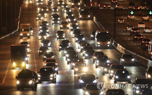 설 연휴 기간 교통사고와 그에 따른 사상자가 가장 많이 발생하는 날은 연휴 전날인 것으로 나타났다./연합뉴스