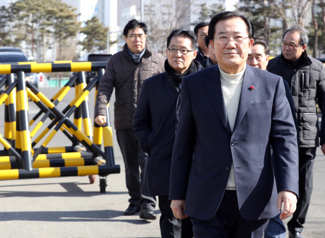 13일 교도소에 들어서는 박준영 전 의원./연합뉴스