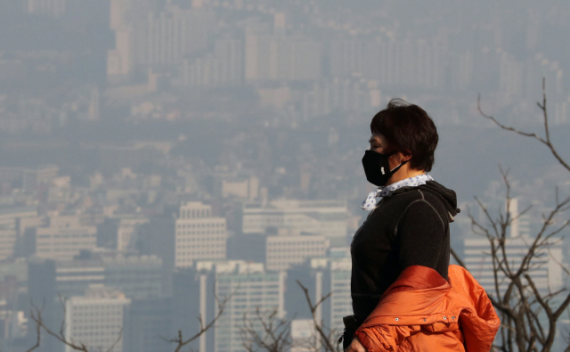 14일 수도권을 비롯한 전국 곳곳에 미세먼지 농도가 다시 짙어질 것으로 예상된다. /연합뉴스