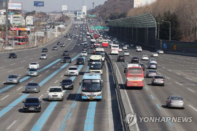 고속도로 교통상황, 양방향 소통 원활…설날 오후 4~5시 정체 절정