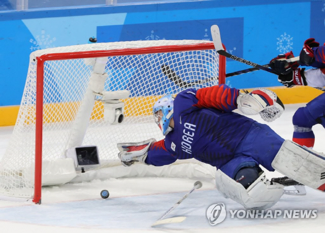 한국 남자 아이스하키, 스위스에 0-8 완패…2연패로 8강 직행 실패
