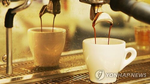 “커피 매일 한잔 이상 마시면 치아상실 위험 1.7배 높아”