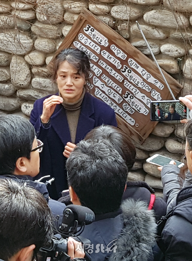 입장 밝히는 연희단거리패 김소희 대표