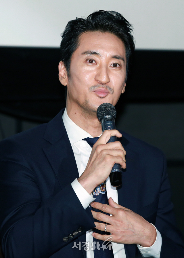 배우 신현준이 20일 오후 서울 중구 메가박스 동대문에서 열린 영화 ‘우리는 썰매를 탄다’ 언론시사회에 참석하고 있다.