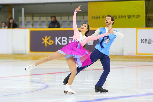 소향 ‘홀로아리랑’으로 한국 알린 아이스댄스 민유라-알렉산더 겜린 147.74점...누리꾼 “감동적이다”