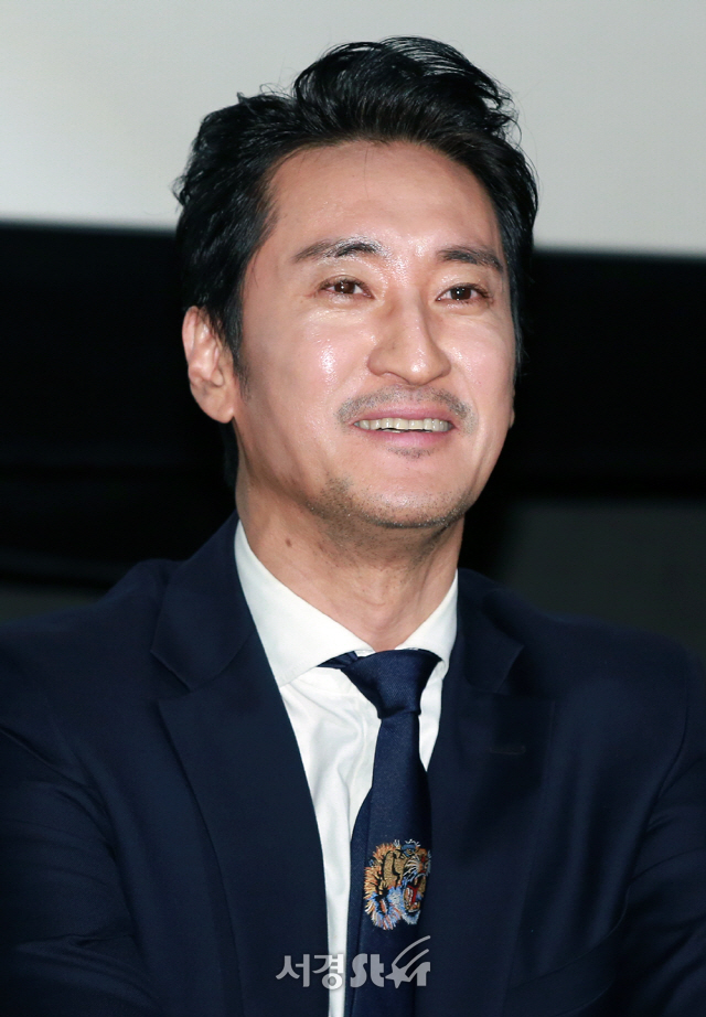 배우 신현준이 20일 오후 서울 중구 메가박스 동대문에서 열린 영화 ‘우리는 썰매를 탄다’ 언론시사회에 참석하고 있다.