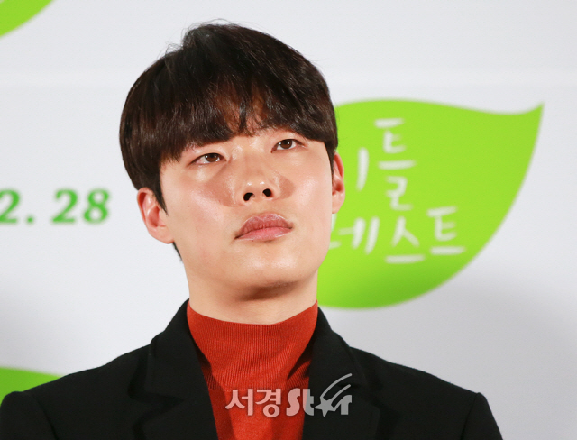 배우 류준열이 20일 오후 서울 중구 메가박스 동대문에서 열린 영화 ‘리틀 포레스트’ 언론시사회에 참석하고 있다.