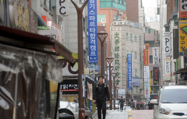 고시원이 몰려 있는 서울 신림동 고시촌 전경. /서울경제DB