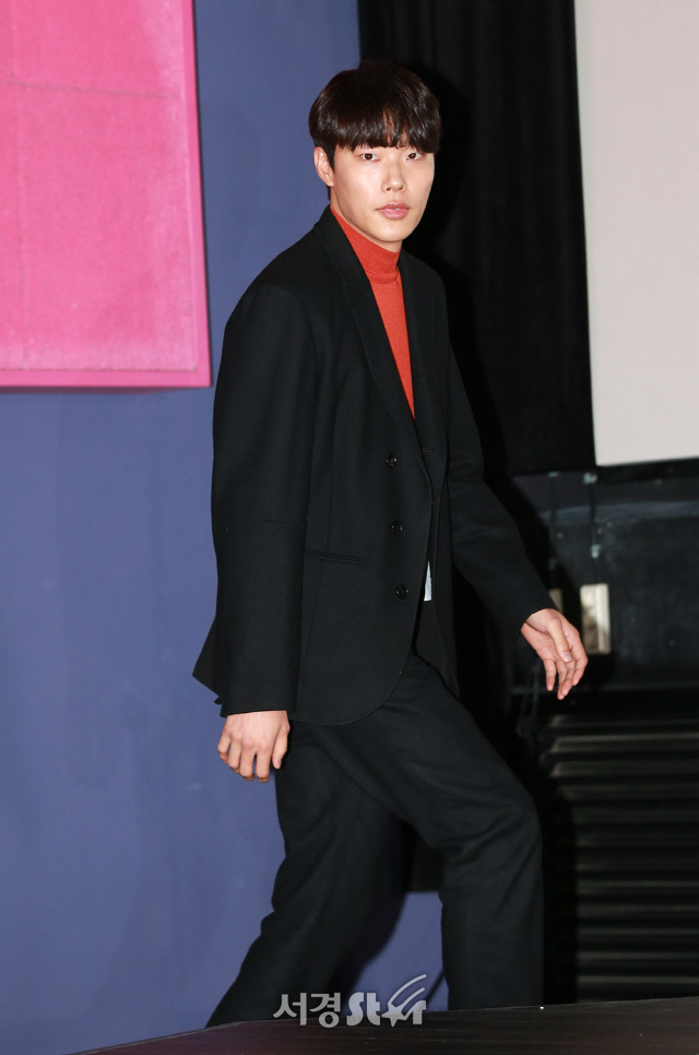 배우 류준열이 20일 오후 서울 중구 메가박스 동대문에서 열린 영화 ‘리틀 포레스트’ 언론시사회에 참석하고 있다.