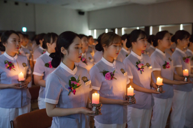 간호사 10명 중 7명은 병원에서 근로 기준 관련 인권침해를 경험했다는 조사 결과가 나왔다.  /연합뉴스
